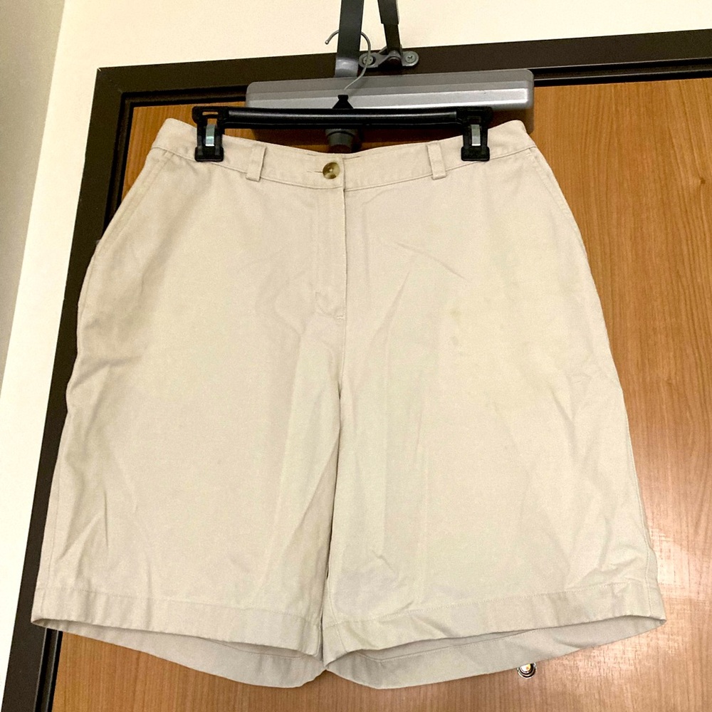 L.L. Bean khaki shorts. Size 8 regular women’s. 100% cotton. Knee length.